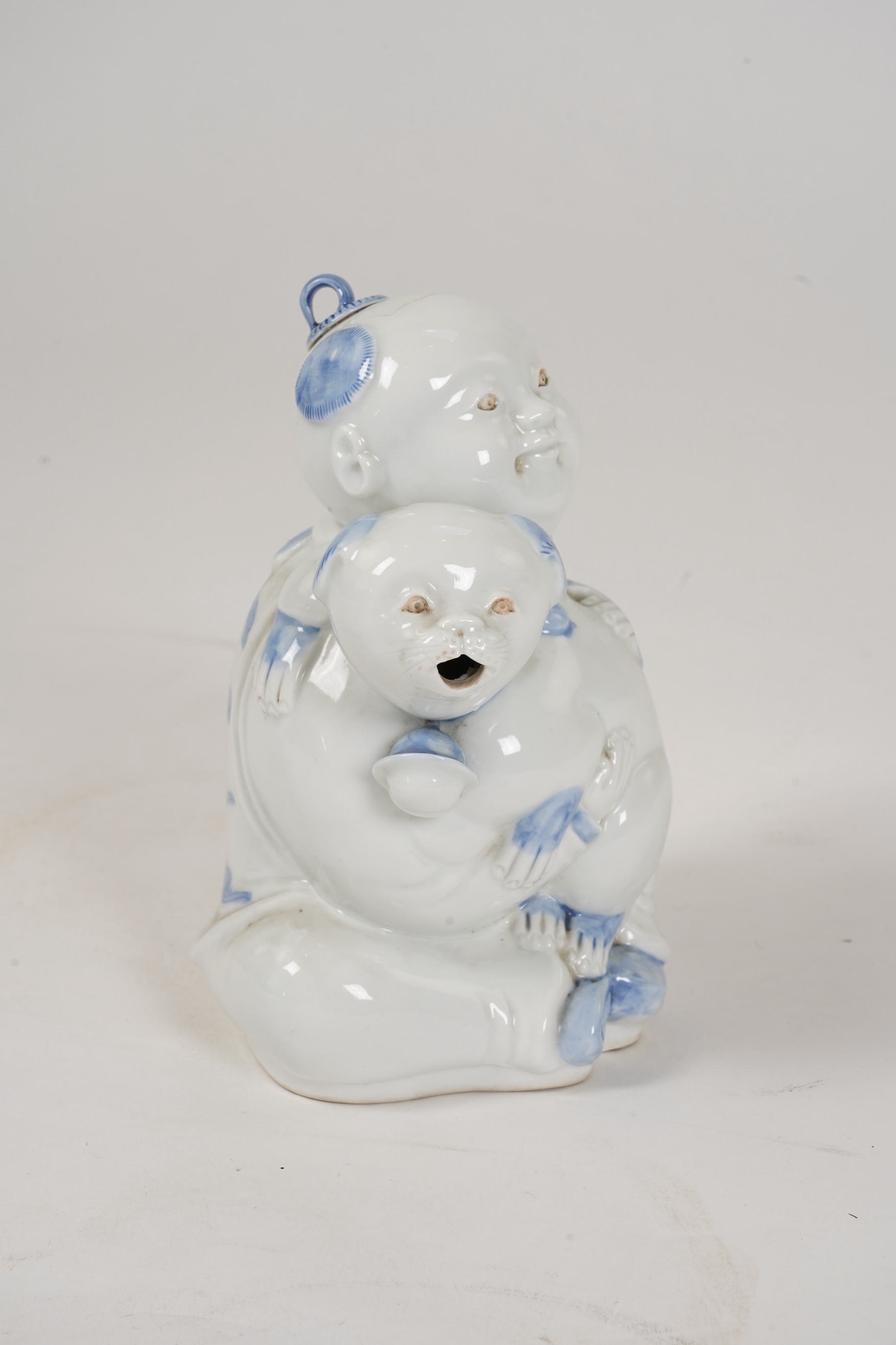 A Japanese Hirado porcelain ewer and cover, 19th century